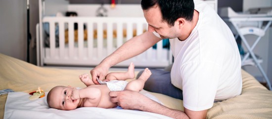 Congé de paternité : un maintien de rémunération pour les salariés d’Alsace-Moselle