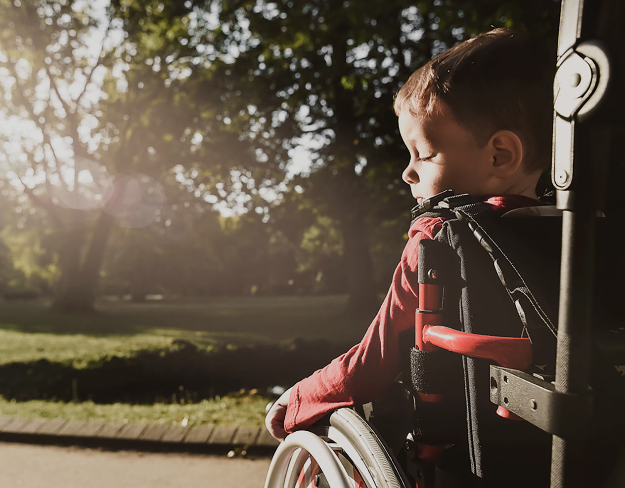 enfant en fauteuil